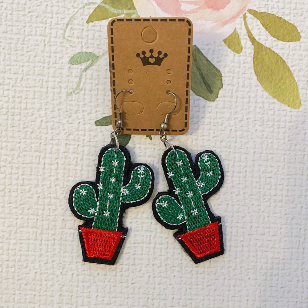 Cute Cactus Earrings 🌵